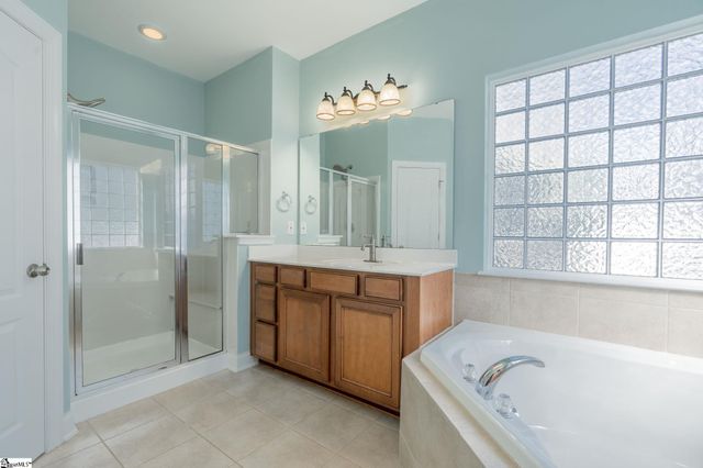 3 Cedarhill Court, Simpsonville, SC 29681