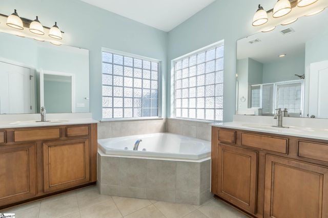 3 Cedarhill Court, Simpsonville, SC 29681