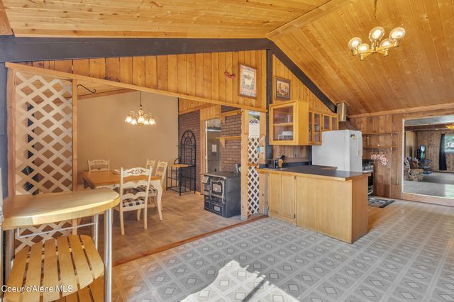 396 Wakena Ln, Priest River, ID 83856