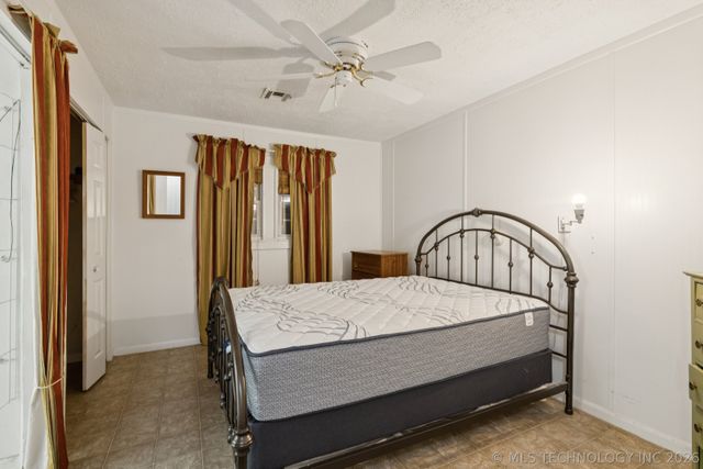 116 N 43rd West Avenue, Tulsa, OK 74127