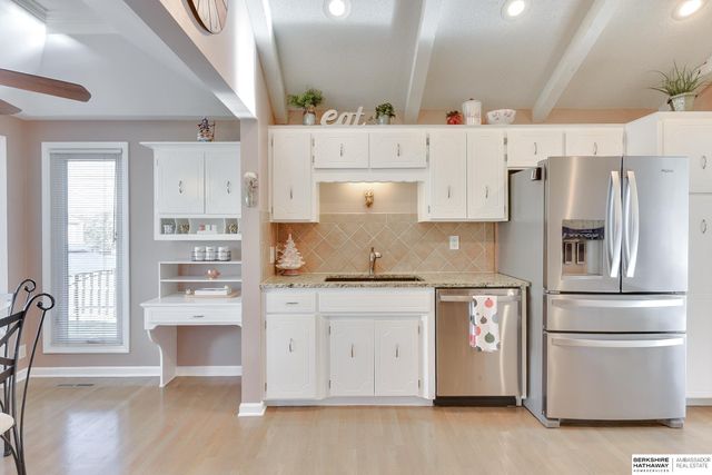 15512 Fieldcrest Circle, Omaha, NE 68154