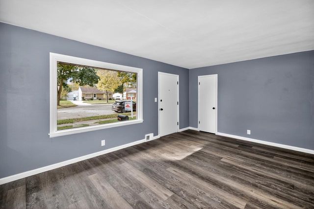 2220 W Neil PLACE, Milwaukee, WI 53209