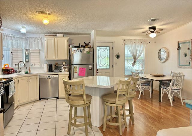 102 AMERICANA COURT NE 206, St Petersburg, FL 33702