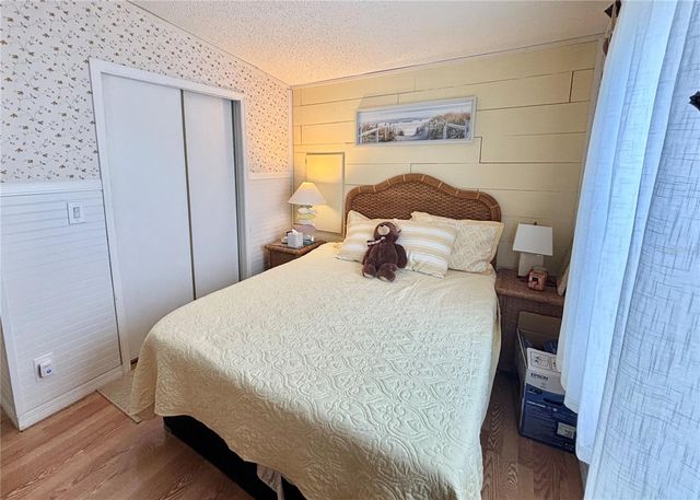 102 AMERICANA COURT NE 206, St Petersburg, FL 33702