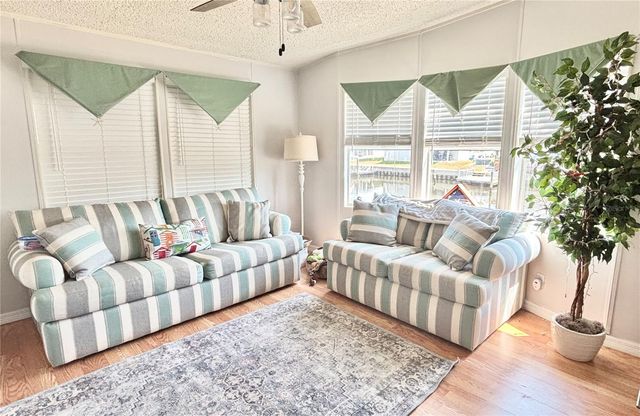 102 AMERICANA COURT NE 206, St Petersburg, FL 33702