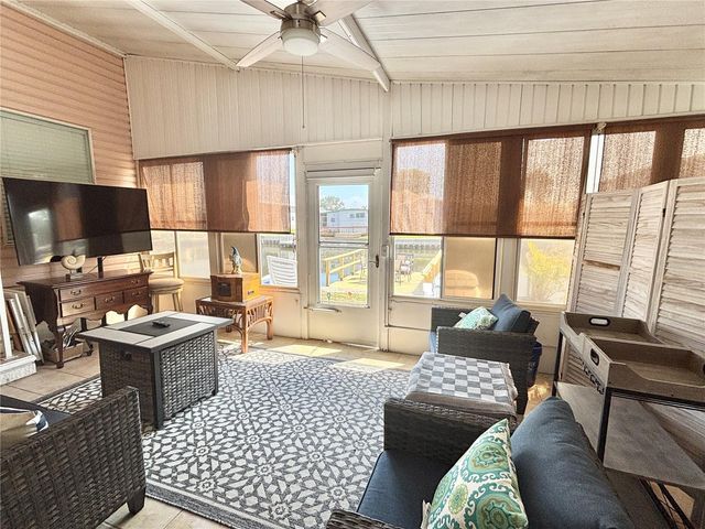 102 AMERICANA COURT NE 206, St Petersburg, FL 33702