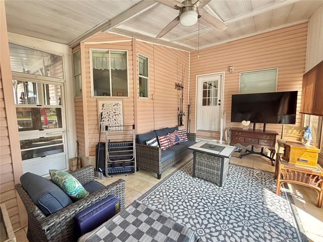 102 AMERICANA COURT NE 206, St Petersburg, FL 33702