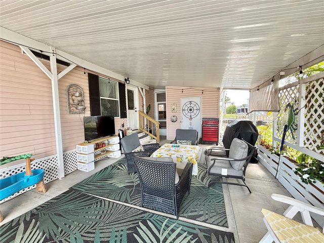 102 AMERICANA COURT NE 206, St Petersburg, FL 33702