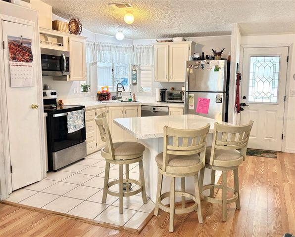 102 AMERICANA COURT NE 206, St Petersburg, FL 33702