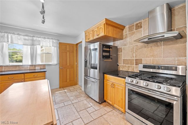 1772 High Street, Cuyahoga Falls, OH 44221