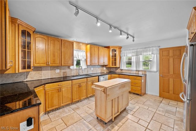 1772 High Street, Cuyahoga Falls, OH 44221