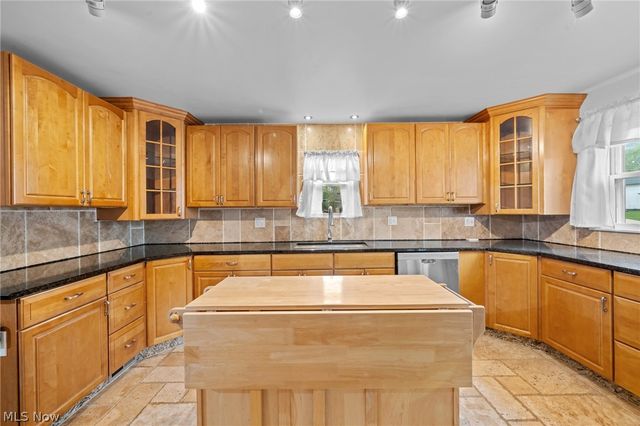 1772 High Street, Cuyahoga Falls, OH 44221