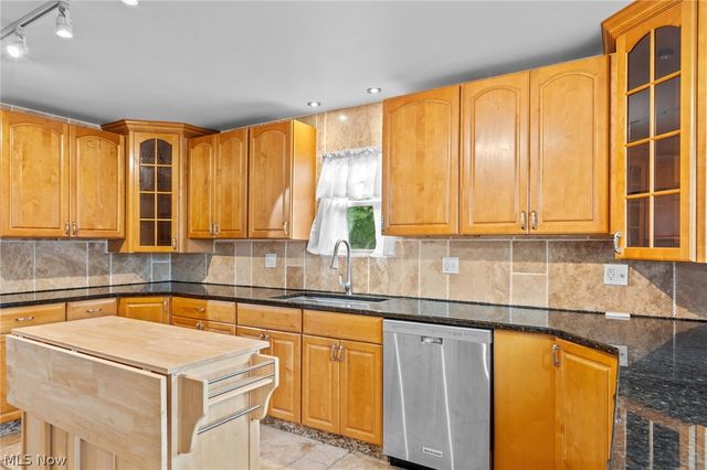 1772 High Street, Cuyahoga Falls, OH 44221
