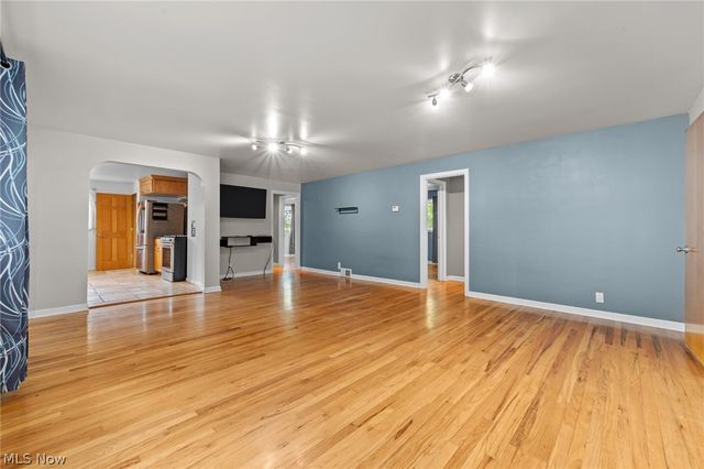 1772 High Street, Cuyahoga Falls, OH 44221