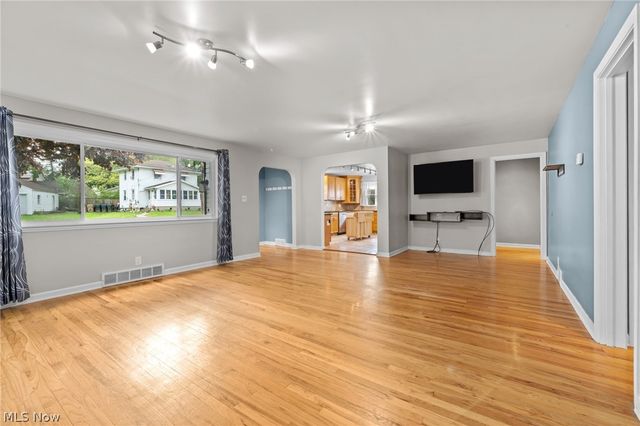 1772 High Street, Cuyahoga Falls, OH 44221