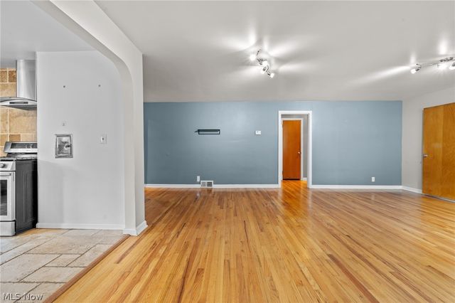 1772 High Street, Cuyahoga Falls, OH 44221