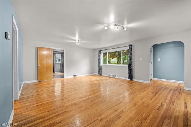 1772 High Street, Cuyahoga Falls, OH 44221