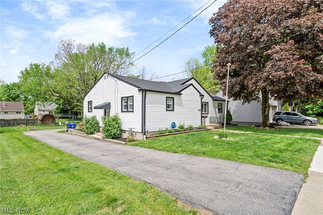 1772 High Street, Cuyahoga Falls, OH 44221