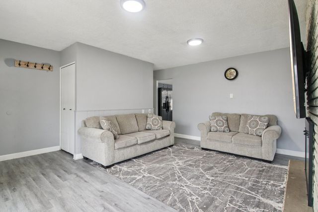 1625 Dennison Road, Hoffman Estates, IL 60169