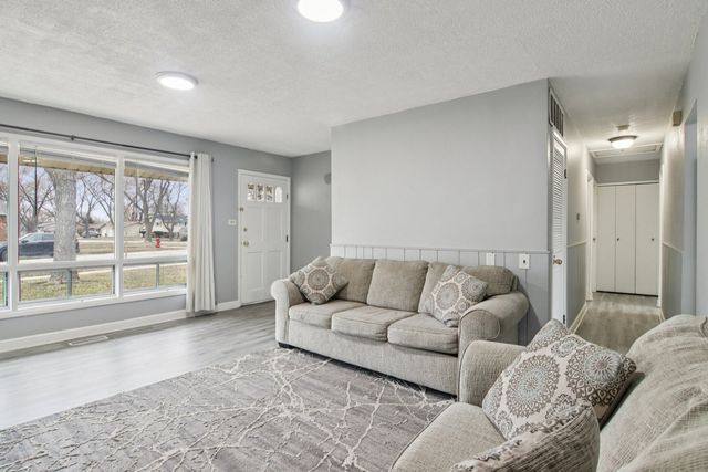 1625 Dennison Road, Hoffman Estates, IL 60169