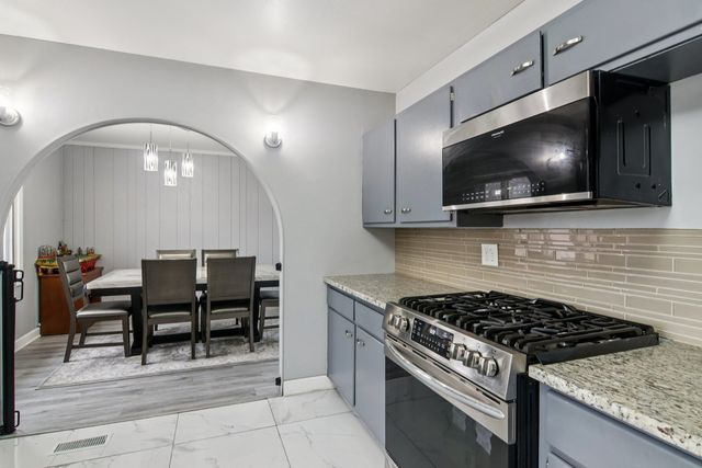 1625 Dennison Road, Hoffman Estates, IL 60169