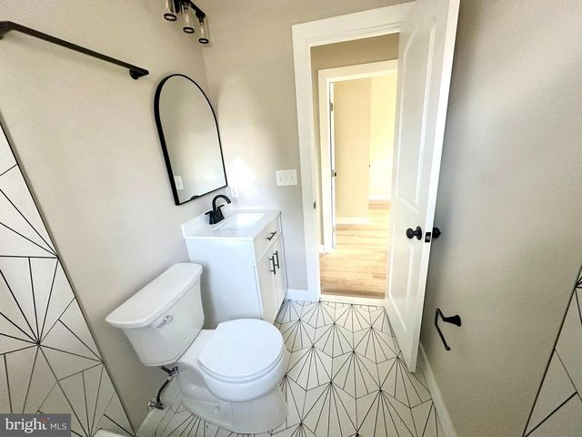 9305 COLESVILLE RD, Silver Spring, MD 20901