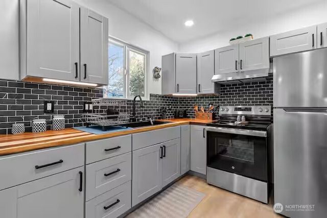 28615 14th Avenue S, Federal Way, WA 98003