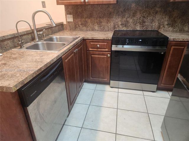 7184 Sportsmans Dr 7184, North Lauderdale, FL 33068