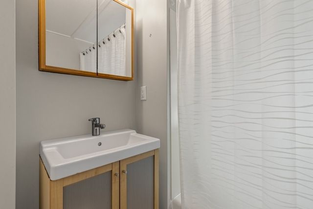 15 3rd St, Wareham, MA 02571