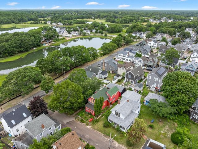 15 3rd St, Wareham, MA 02571