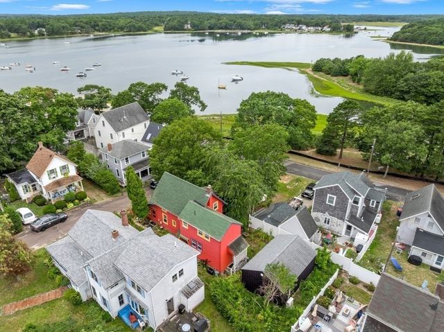 15 3rd St, Wareham, MA 02571