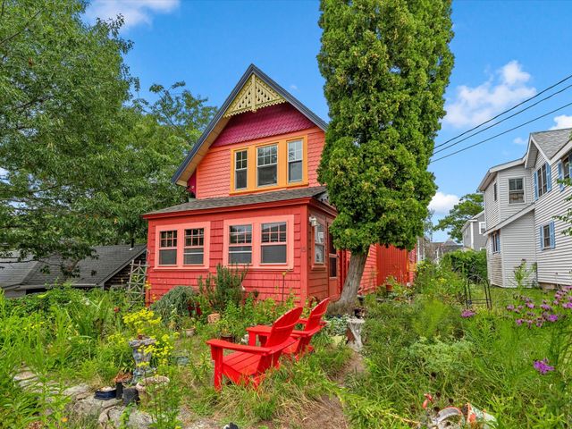 15 3rd St, Wareham, MA 02571