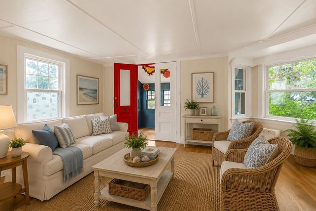 15 3rd St, Wareham, MA 02571