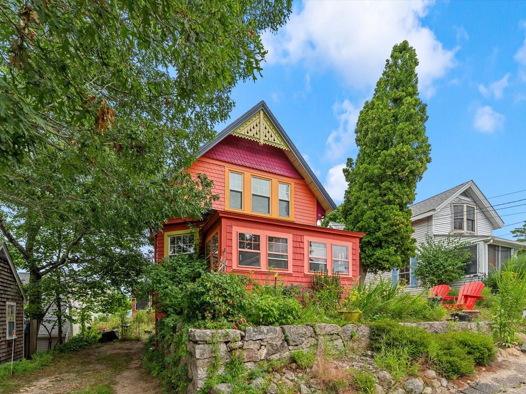 15 3rd St, Wareham, MA 02571