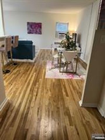 280-320 Oak Street 280A, Ridgewood, NJ 07450