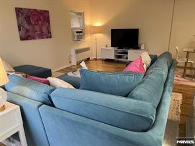 280-320 Oak Street 280A, Ridgewood, NJ 07450
