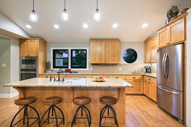 2411 Spoke Hollow RD, Wimberley, TX 78676