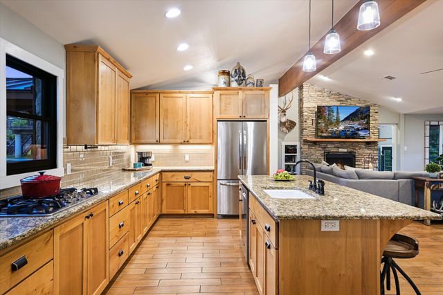 2411 Spoke Hollow RD, Wimberley, TX 78676