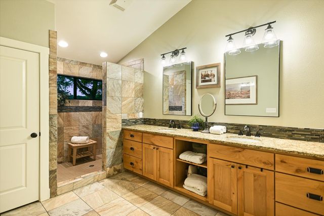 2411 Spoke Hollow RD, Wimberley, TX 78676