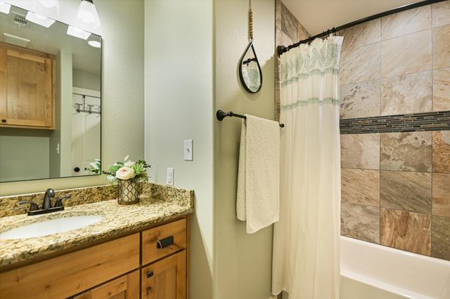 2411 Spoke Hollow RD, Wimberley, TX 78676