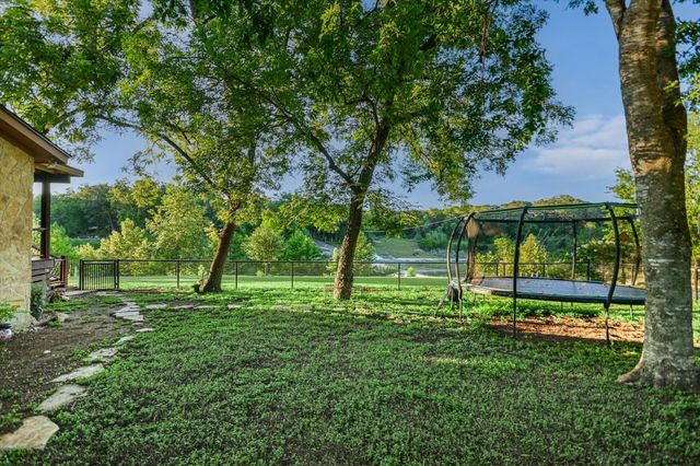 2411 Spoke Hollow RD, Wimberley, TX 78676