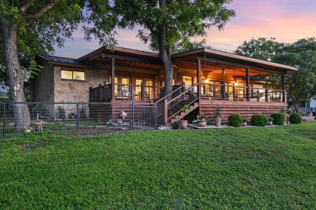 2411 Spoke Hollow RD, Wimberley, TX 78676