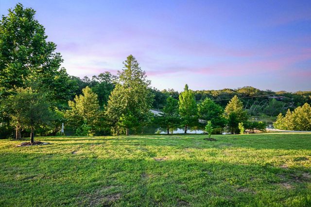 2411 Spoke Hollow RD, Wimberley, TX 78676