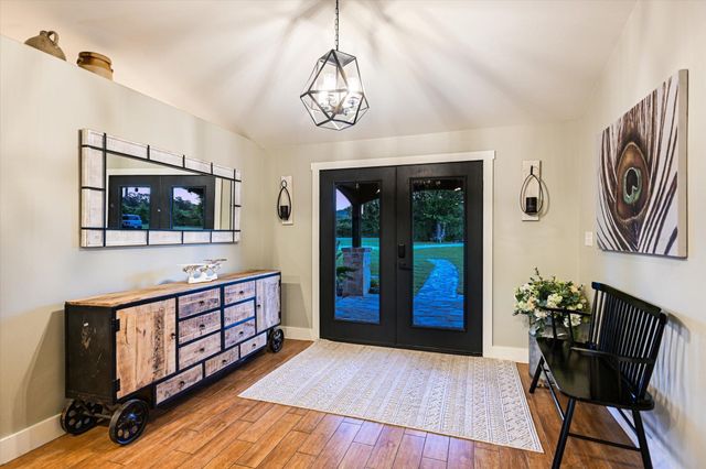 2411 Spoke Hollow RD, Wimberley, TX 78676