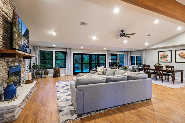 2411 Spoke Hollow RD, Wimberley, TX 78676