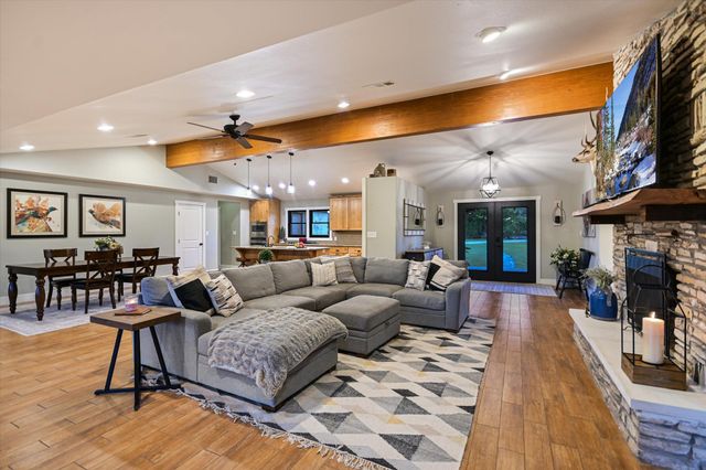 2411 Spoke Hollow RD, Wimberley, TX 78676