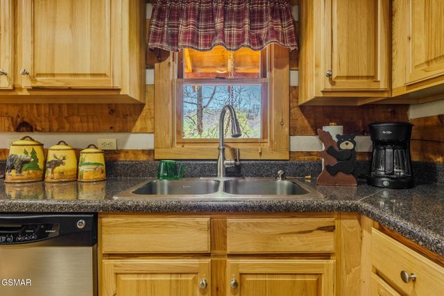 1554 Bear Valley Road, Sevierville, TN 37876