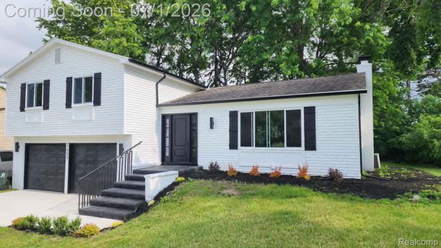 2457 Gemini Drive, Lake Orion Village, MI 48360