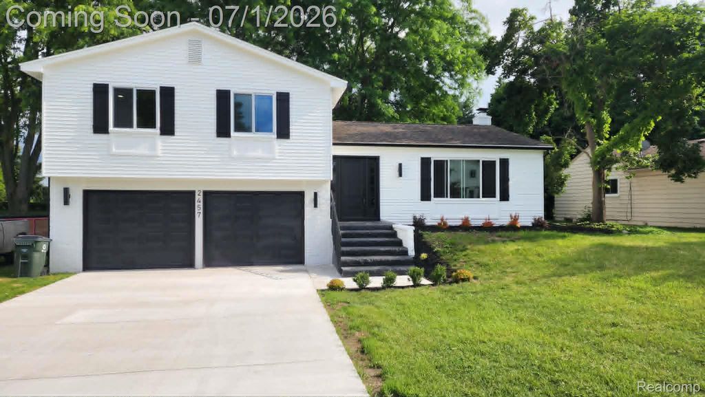 2457 Gemini Drive, Lake Orion Village, MI 48360