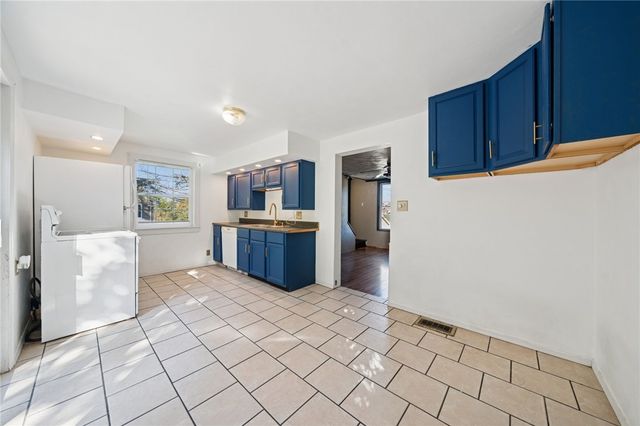 2318 Locust St, South Greensburg Boro, PA 15601